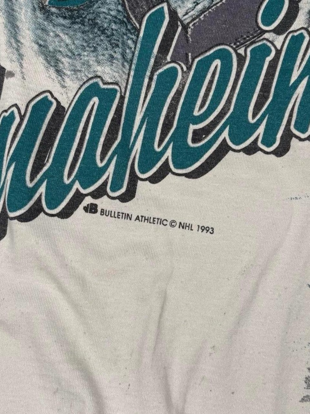 1993 Anaheim Mighty Ducks Bulletin Athletic AOP Vintage NHL T-Shirt NHL Hockey - Picture 4 of 8